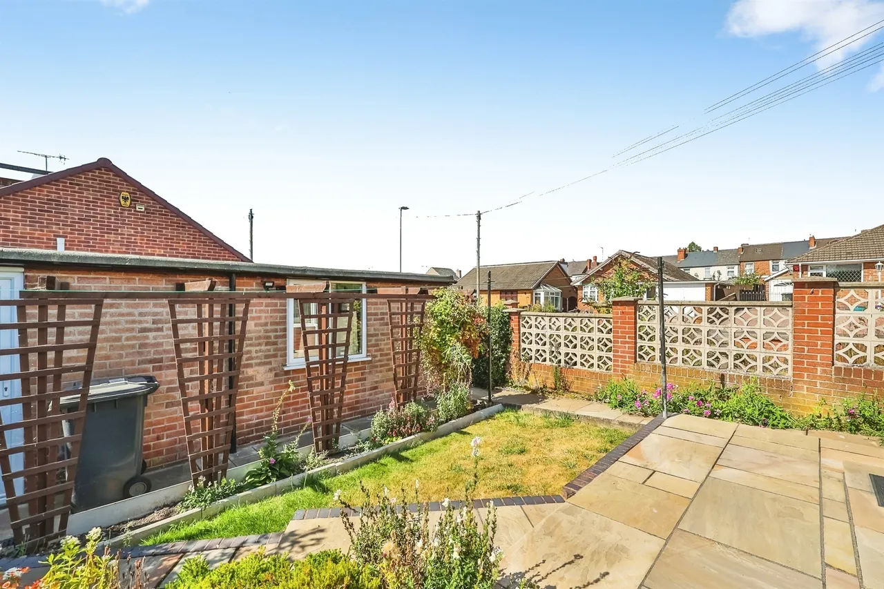Lawrence Avenue, Eastwood, NG16, photo 16