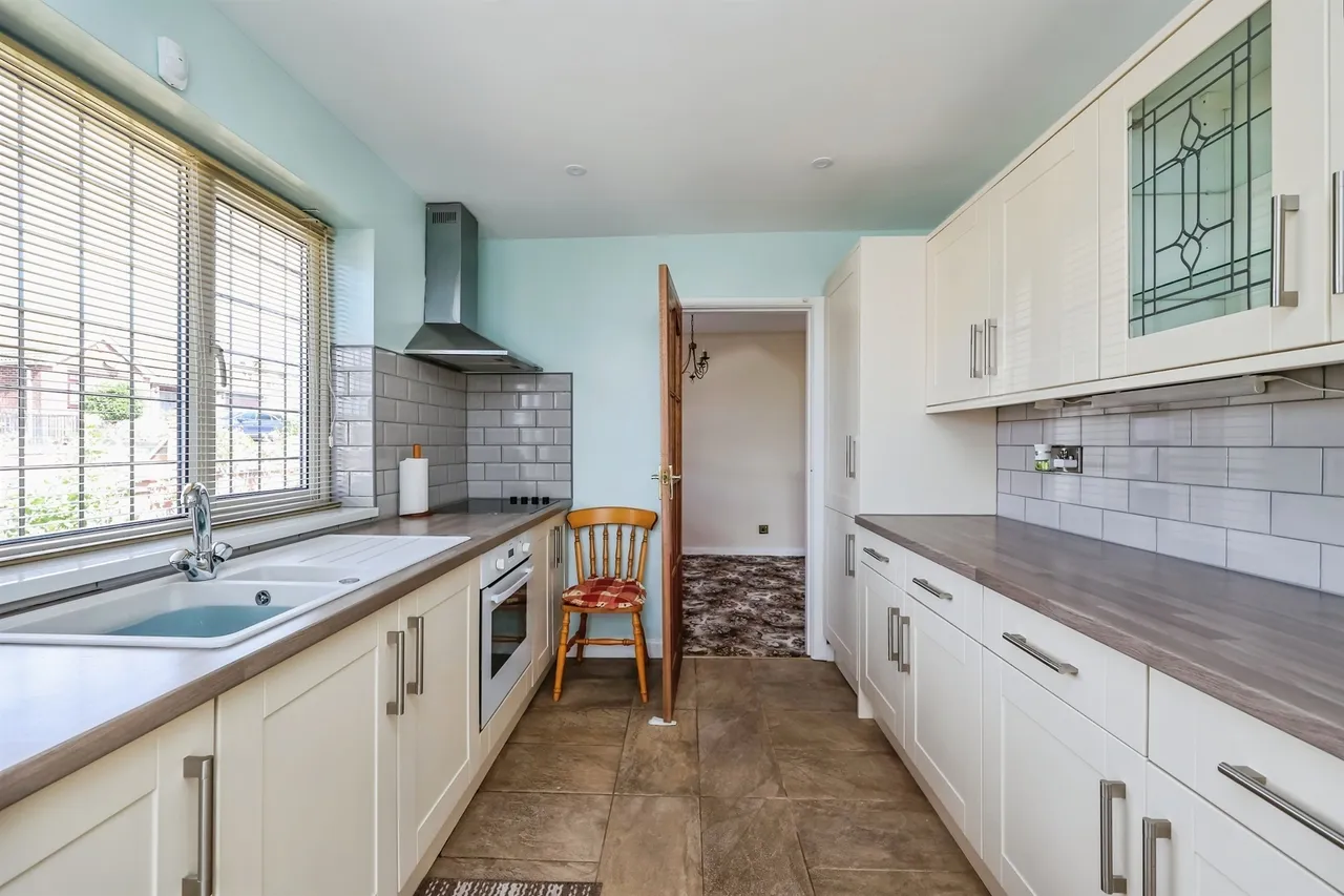 Lawrence Avenue, Eastwood, NG16, photo 3