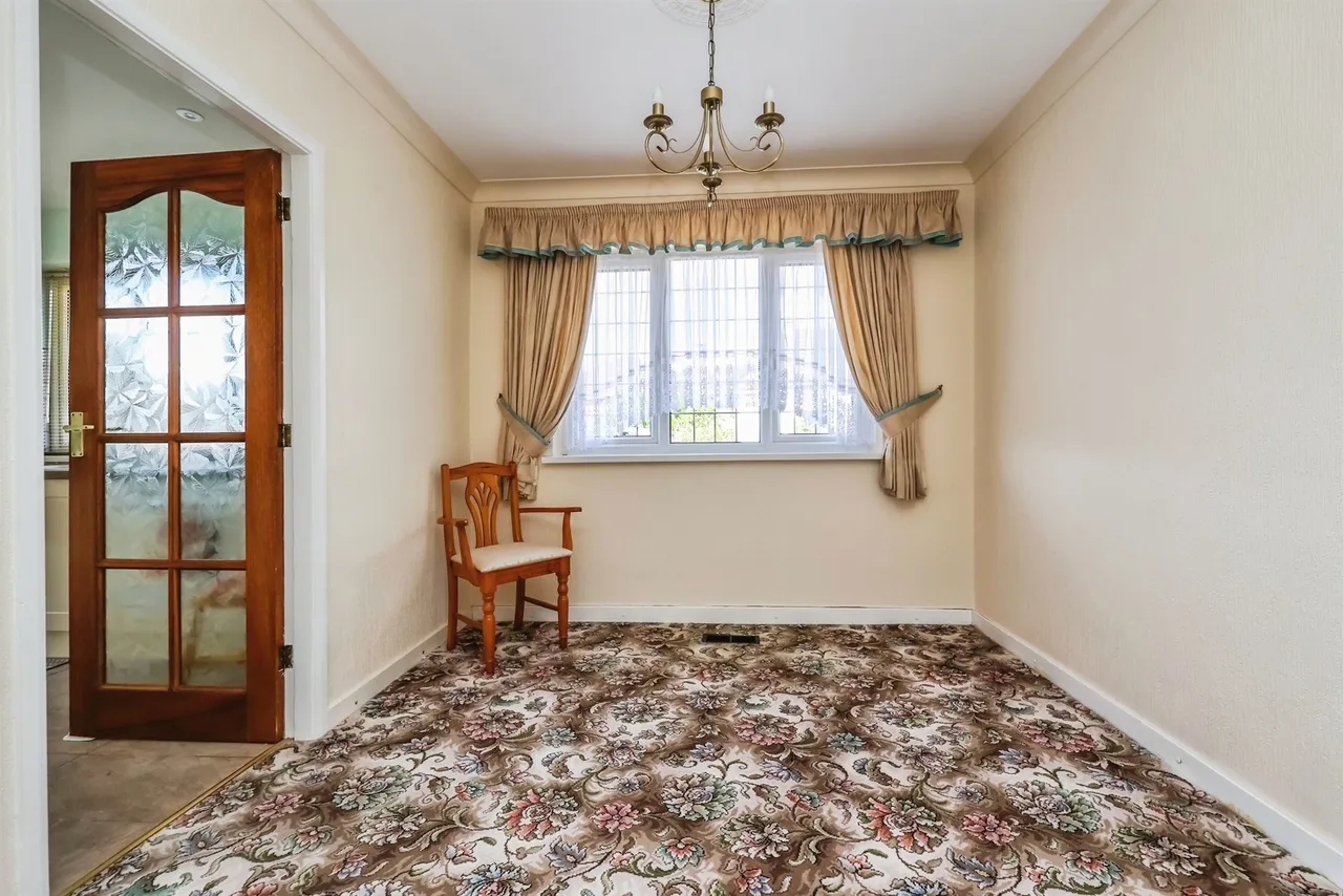 Lawrence Avenue, Eastwood, NG16, photo 8