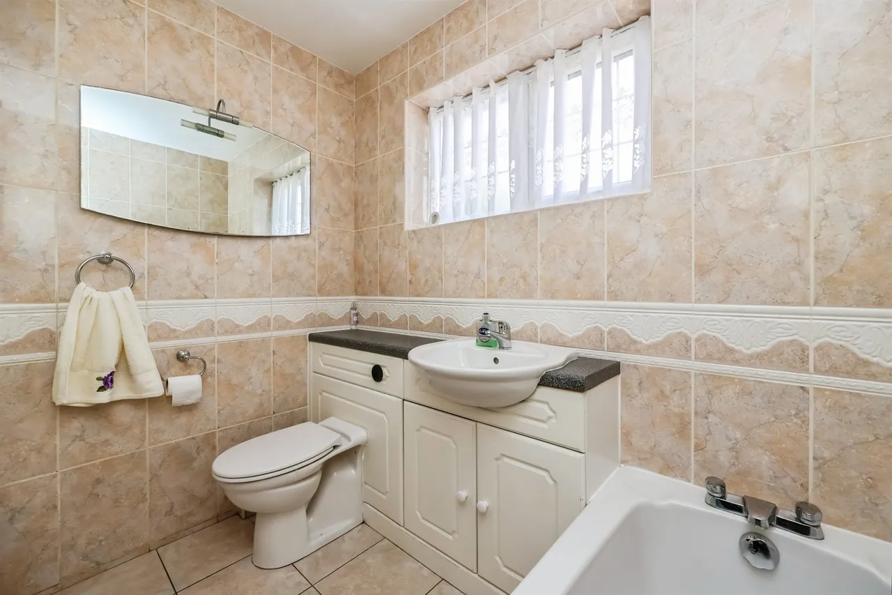 Lawrence Avenue, Eastwood, NG16, photo 12