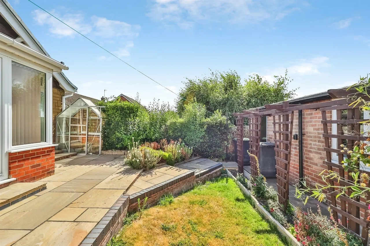 Lawrence Avenue, Eastwood, NG16, photo 14