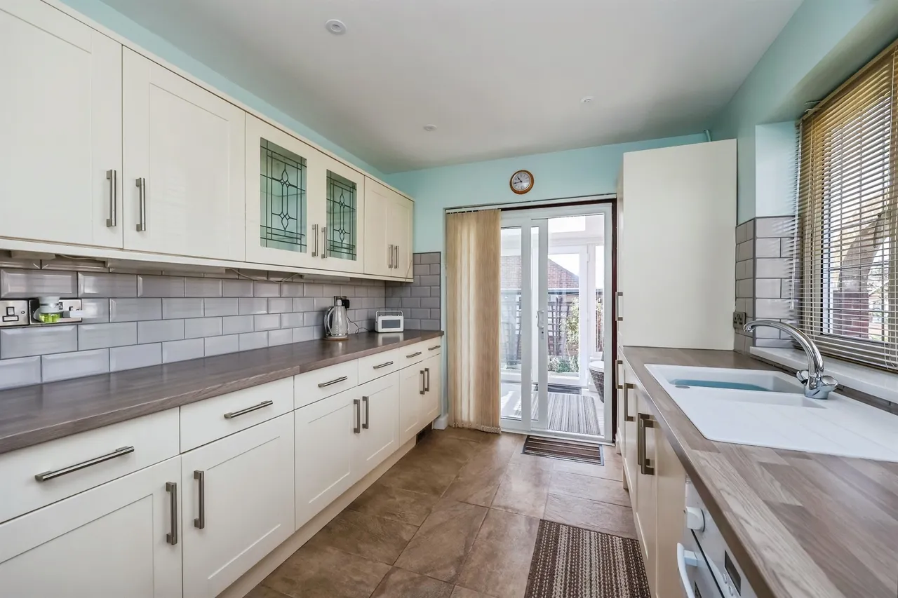 Lawrence Avenue, Eastwood, NG16, photo 4