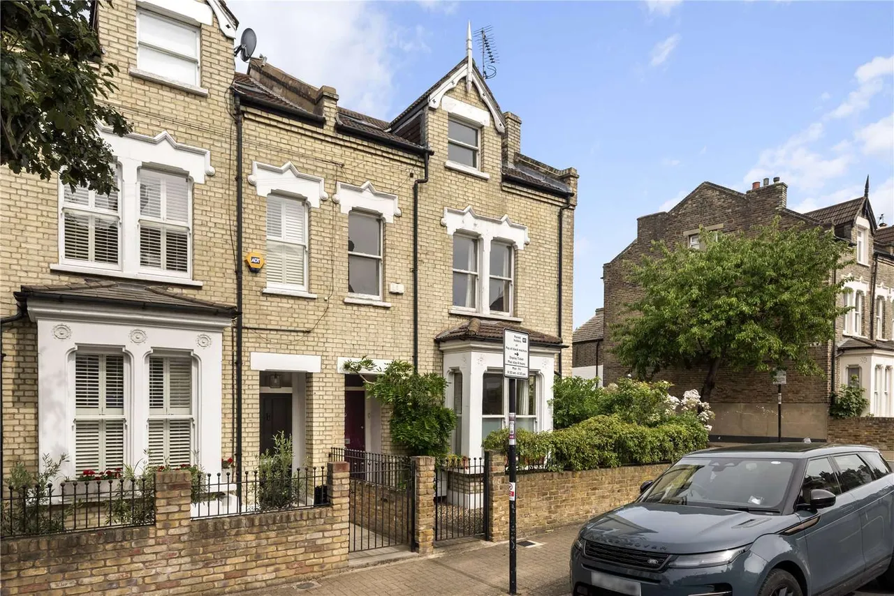 4 bed house for sale — Dempster Road, London, SW18 1AT