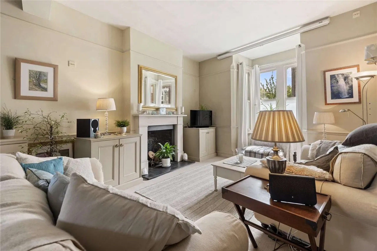 Dempster Road, London, SW18 1AT, photo 2