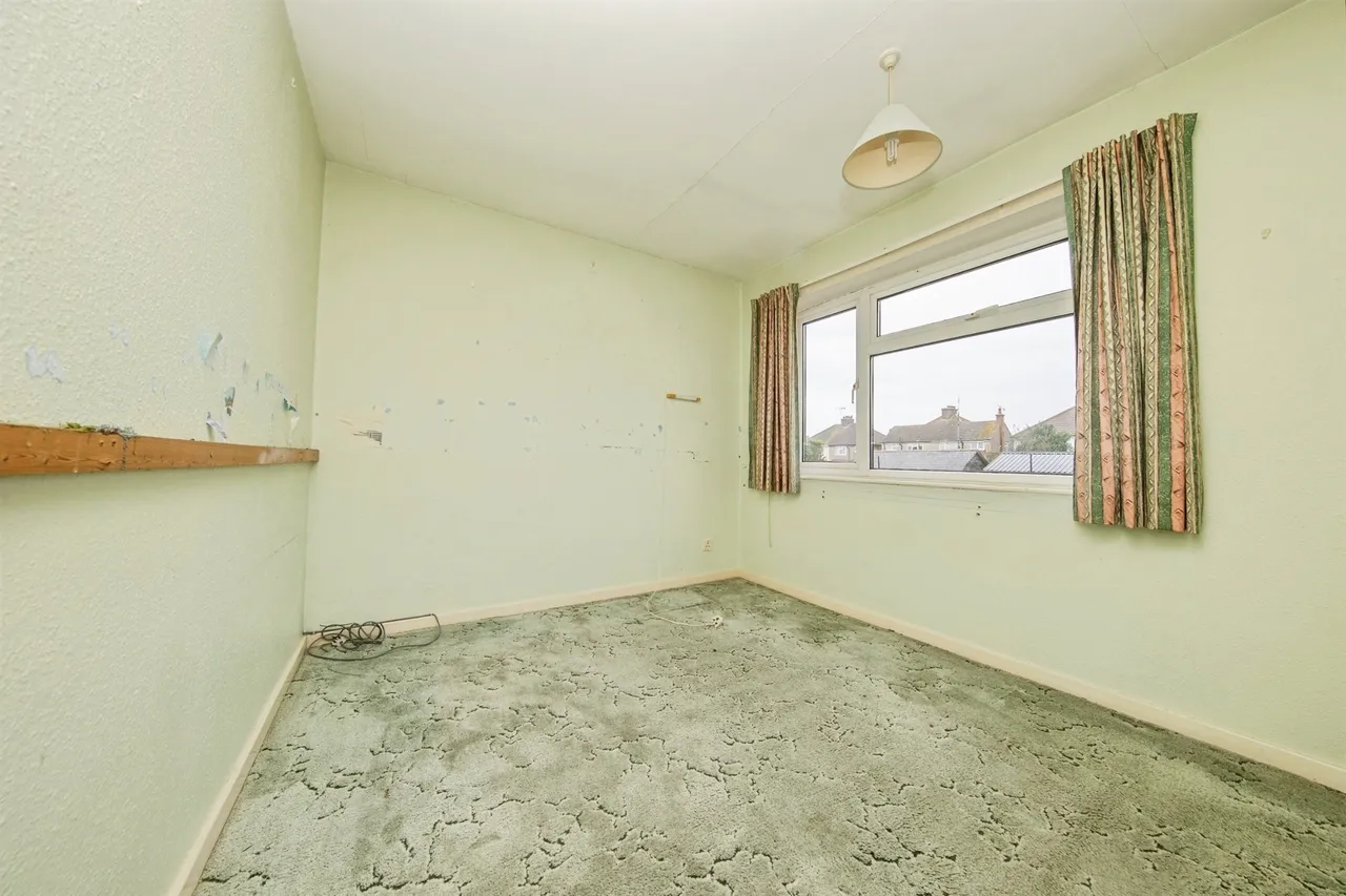 Larksfield Crescent, Harwich, photo 7