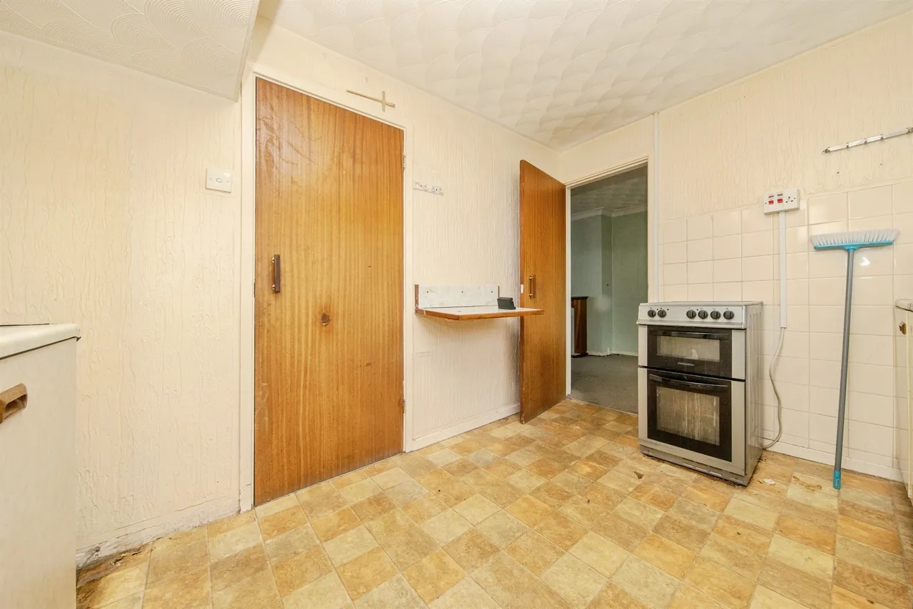 Larksfield Crescent, Harwich, photo 6
