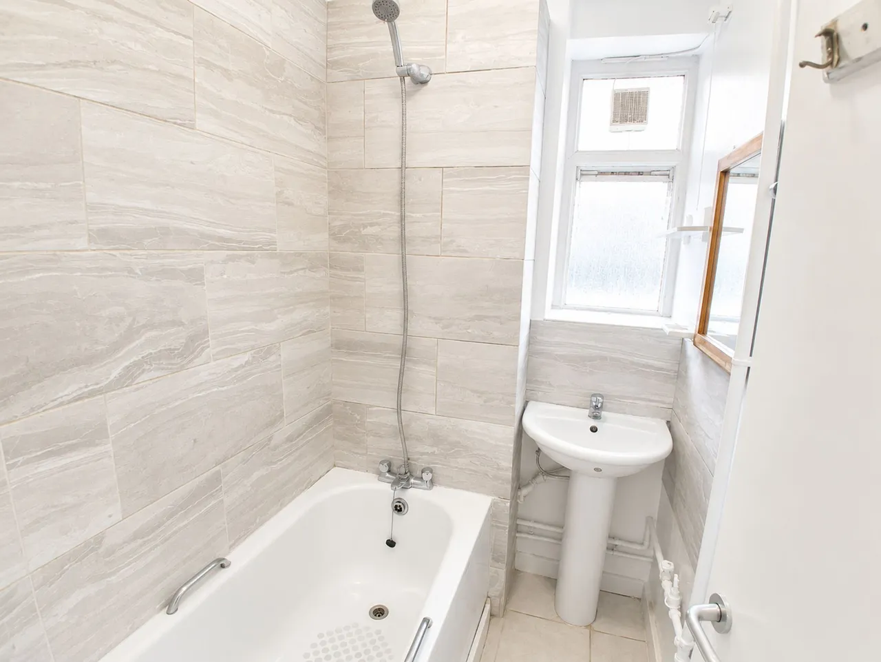 Flat 25, Fairmead House Homerton Road, London, London, E9 5QL, photo 4