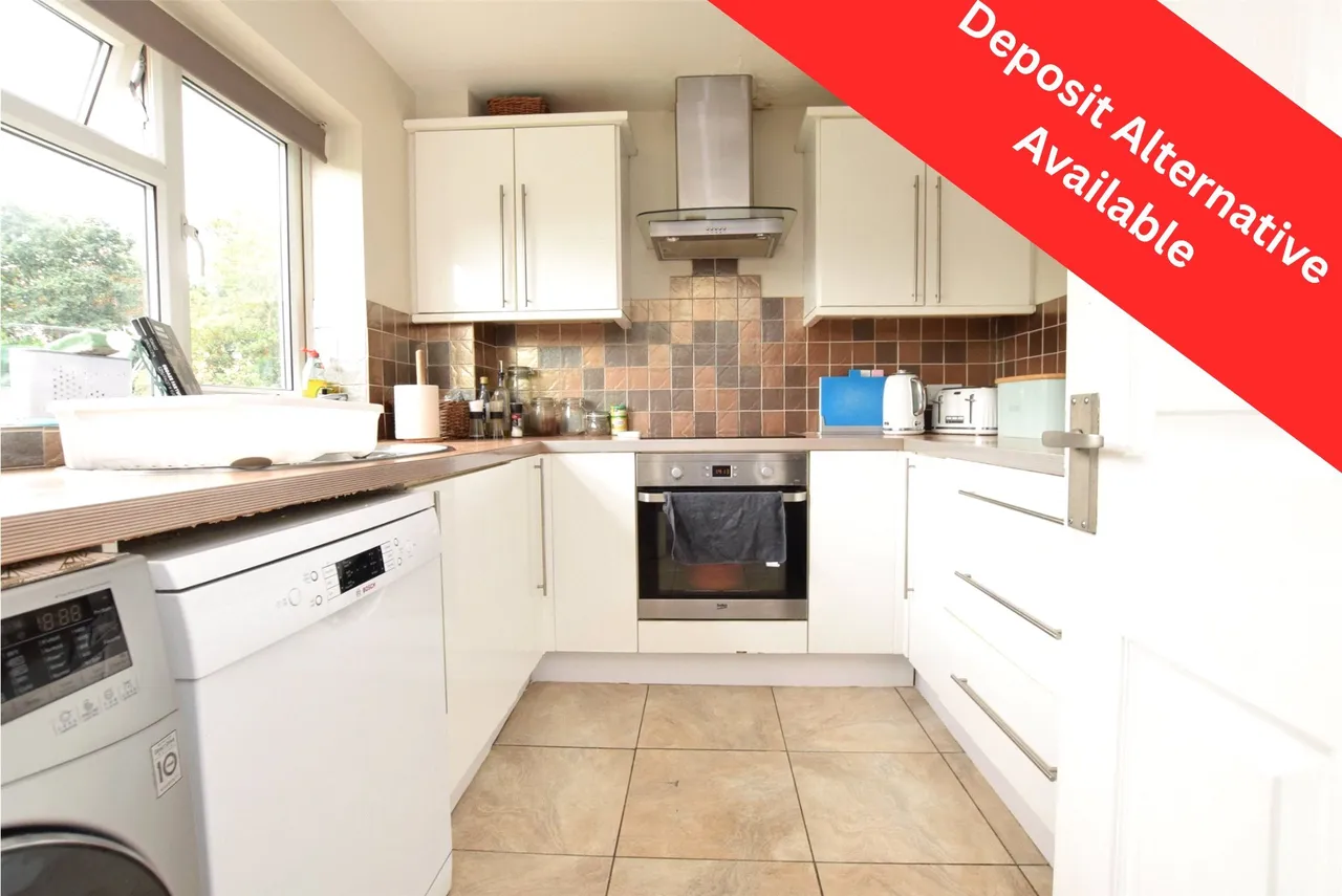 2 bed flat to rent — Royle Close, Romford, RM2 5PS