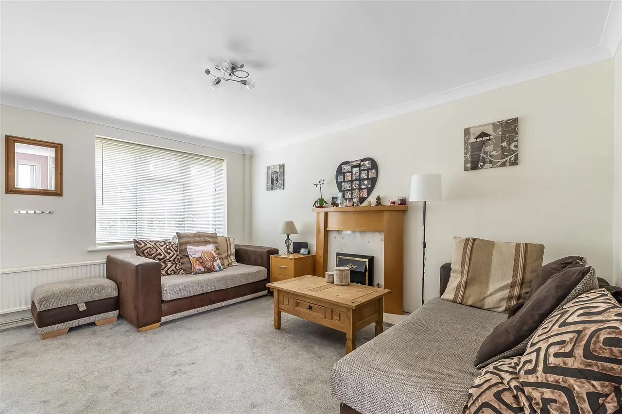 Aquila Close, Leatherhead, KT22, photo 10