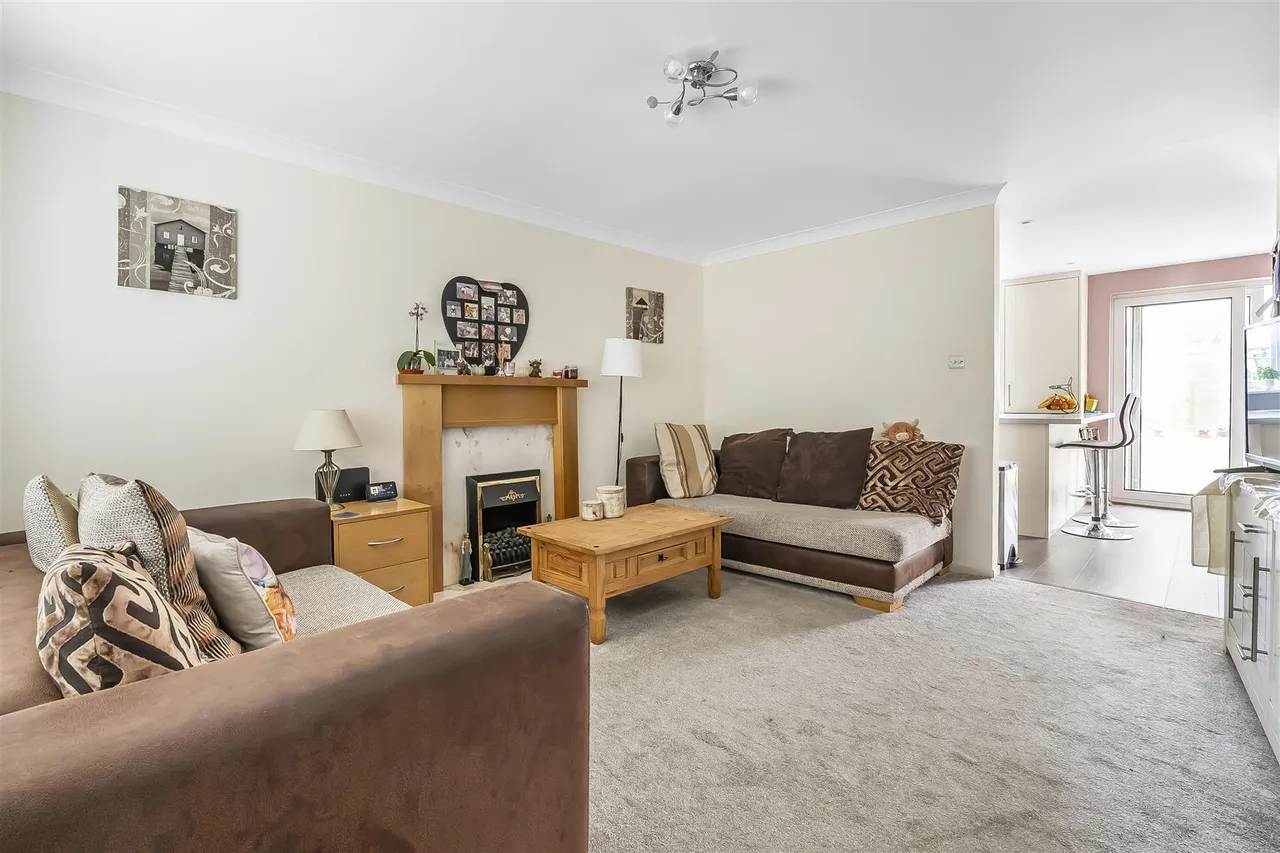 Aquila Close, Leatherhead, KT22, photo 8