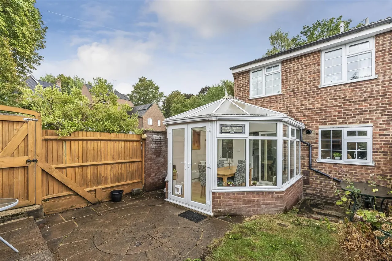 Aquila Close, Leatherhead, KT22, photo 16