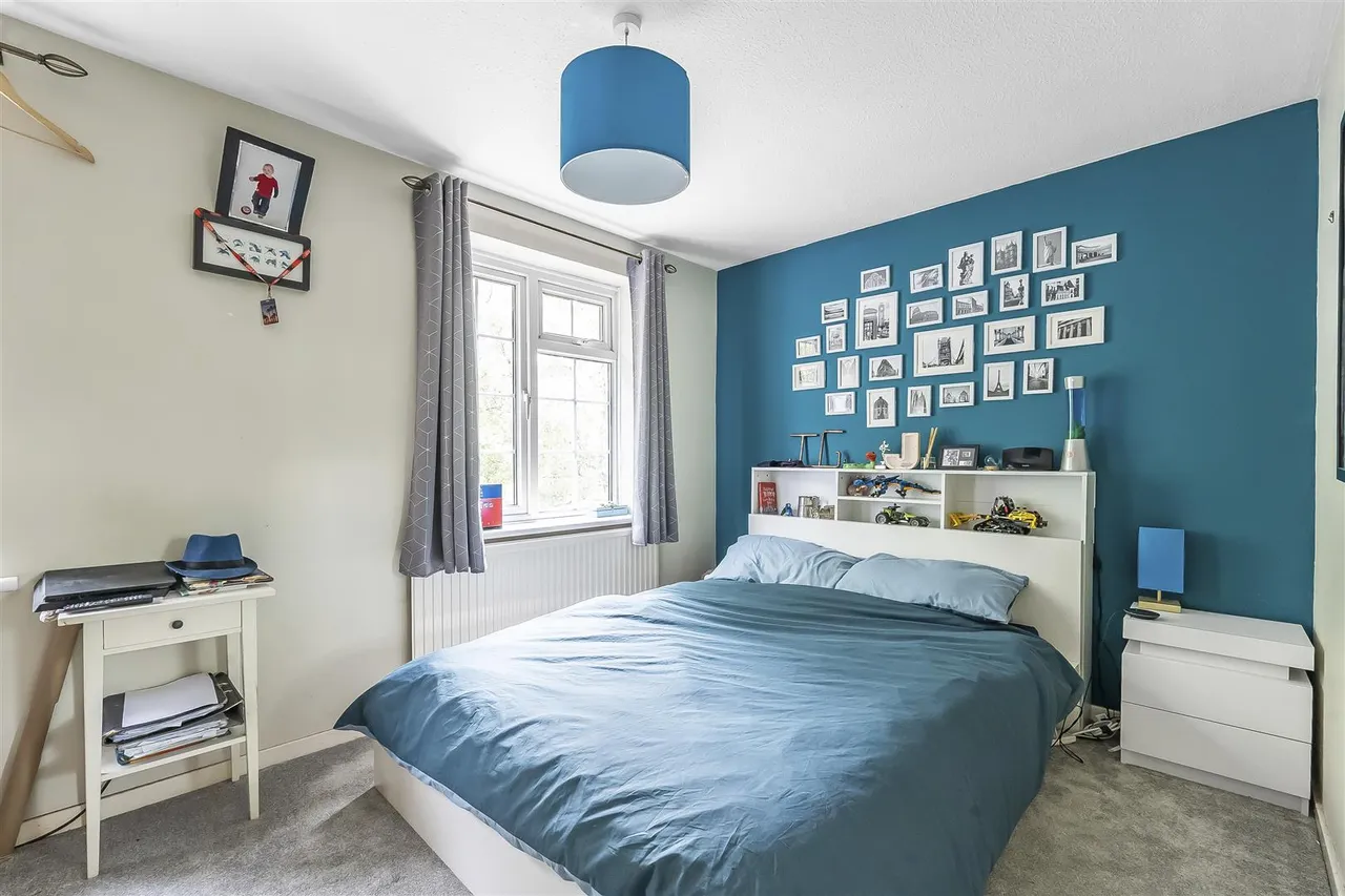 Aquila Close, Leatherhead, KT22, photo 14