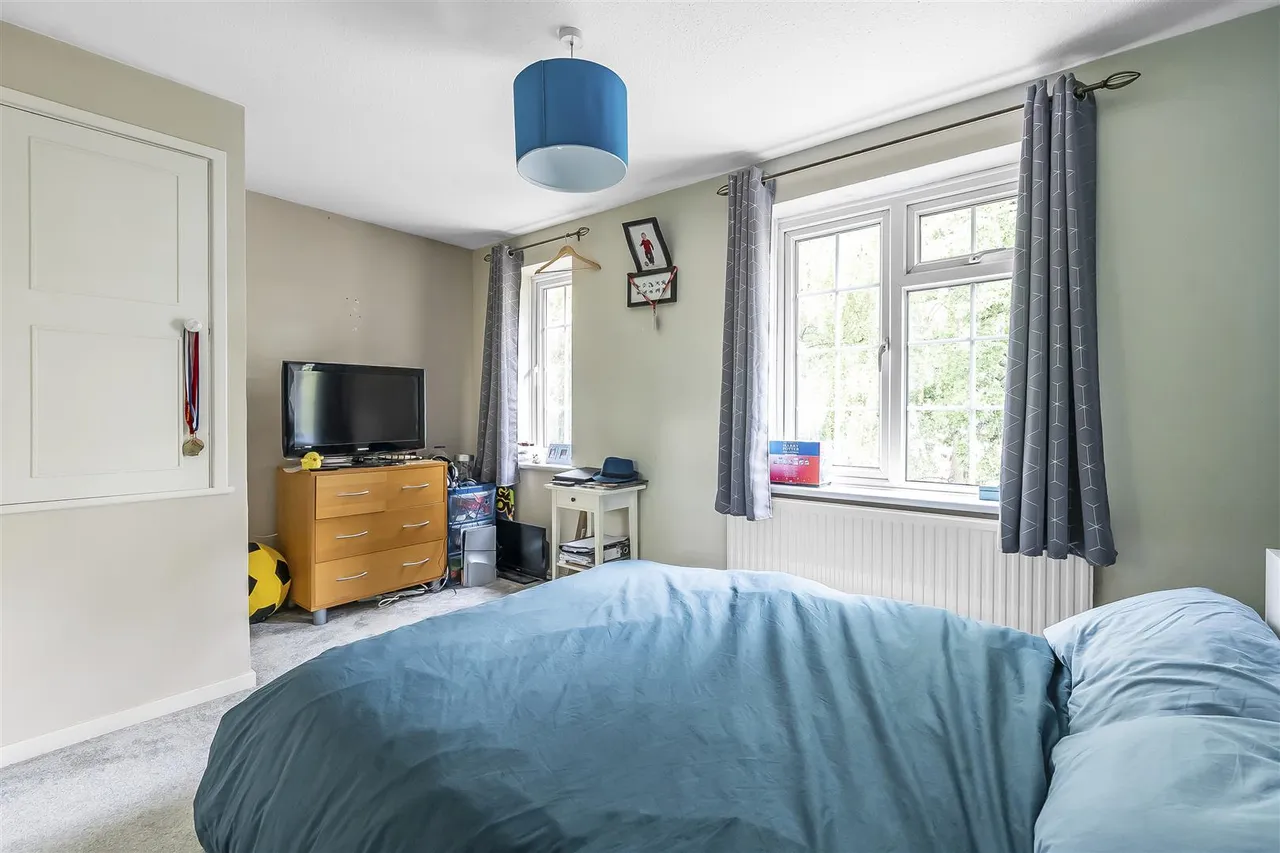Aquila Close, Leatherhead, KT22, photo 13