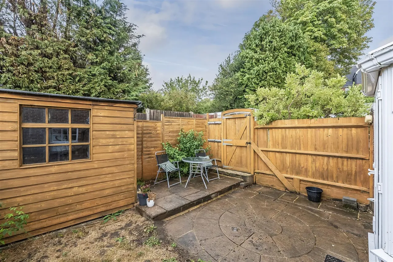 Aquila Close, Leatherhead, KT22, photo 17