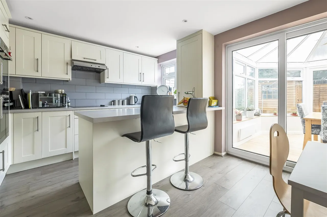 Aquila Close, Leatherhead, KT22, photo 6