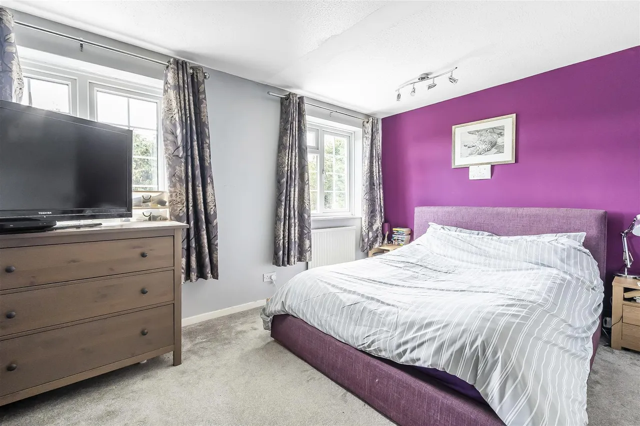Aquila Close, Leatherhead, KT22, photo 12