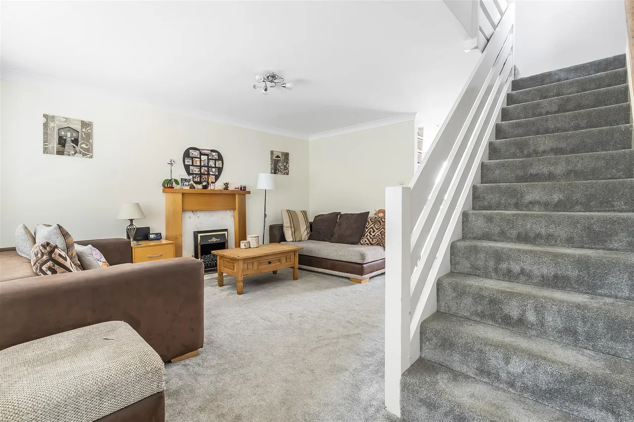 Aquila Close, Leatherhead, KT22, photo 9