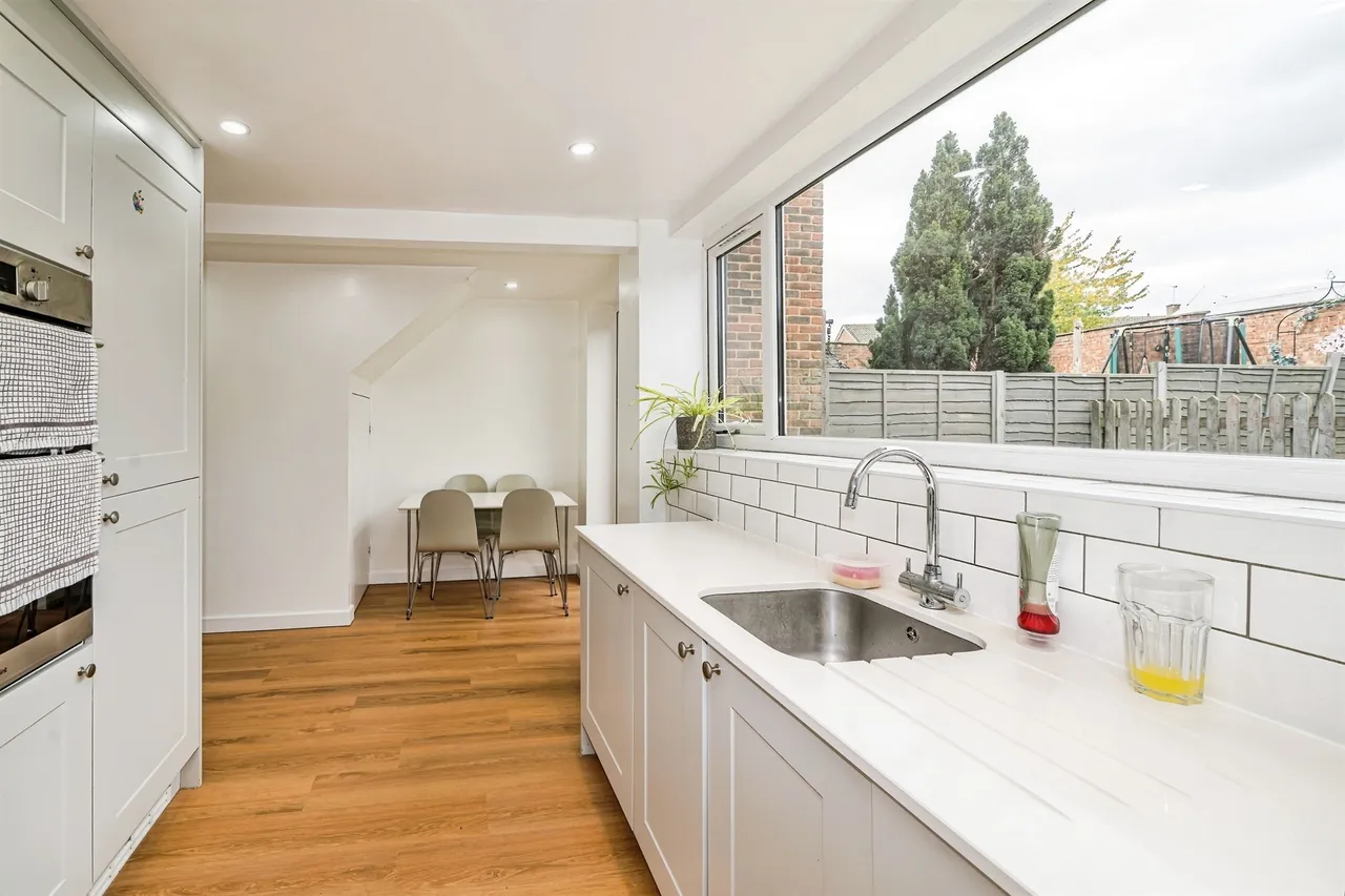 Long Furlong Drive, Slough, SL2, photo 8