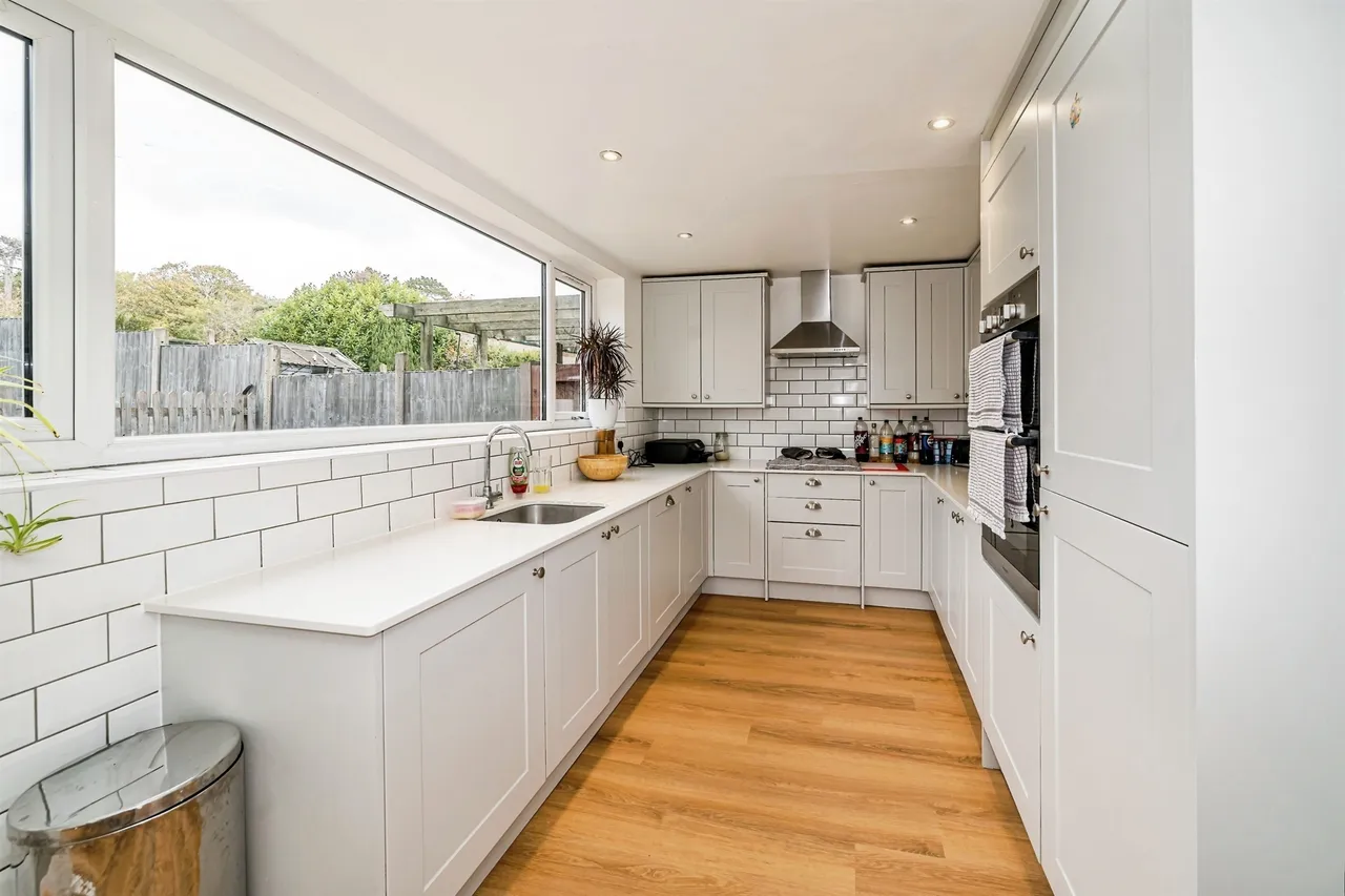 Long Furlong Drive, Slough, SL2, photo 14