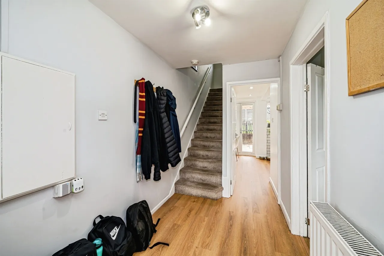 Long Furlong Drive, Slough, SL2, photo 10