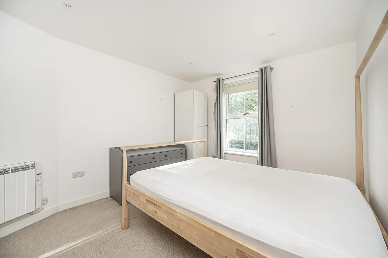 Flat 4, Parkgate Apartments, Cadogan Terrace, London, photo 3