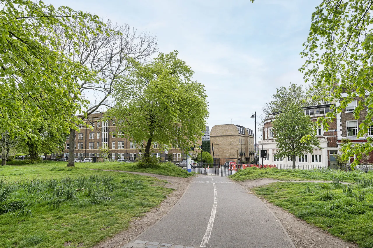 Flat 4, Parkgate Apartments, Cadogan Terrace, London, photo 12