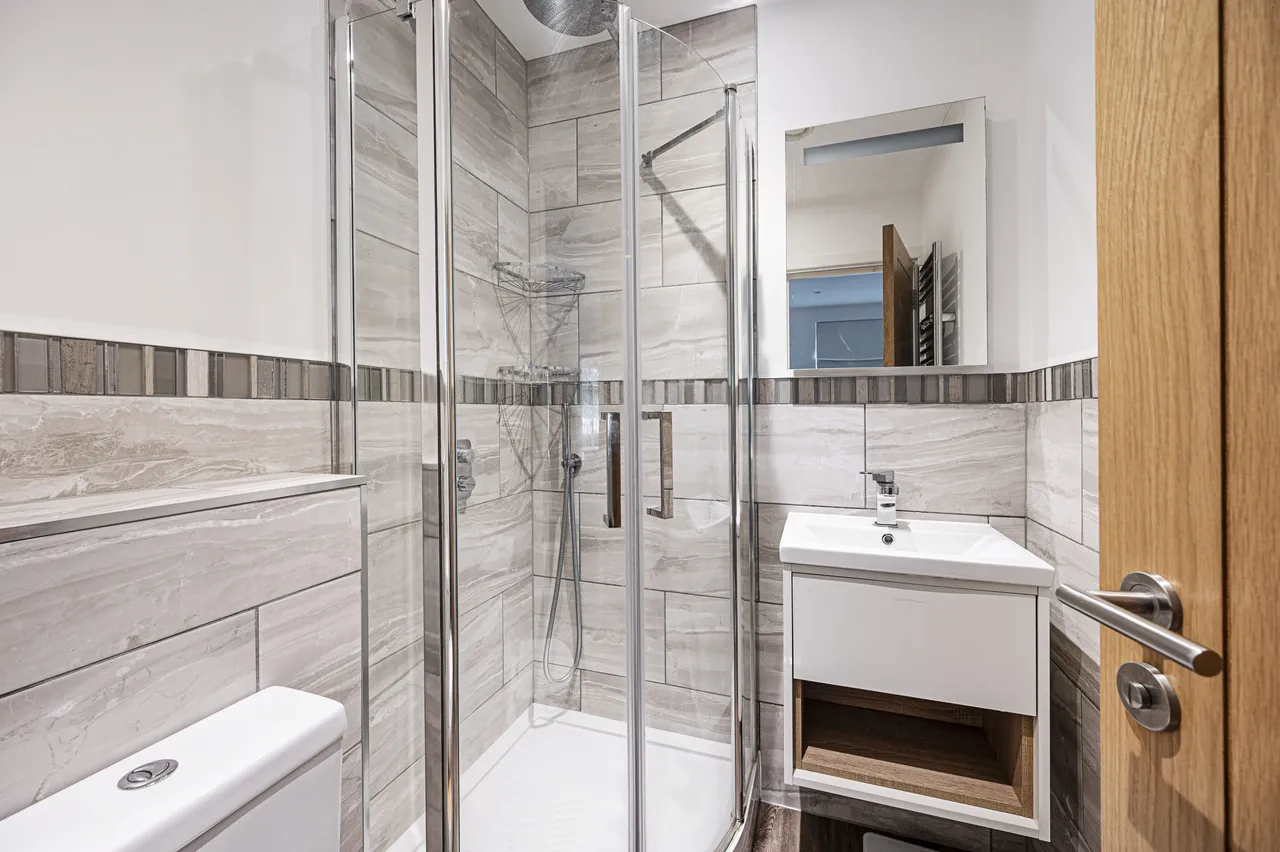 Flat 4, Parkgate Apartments, Cadogan Terrace, London, photo 6