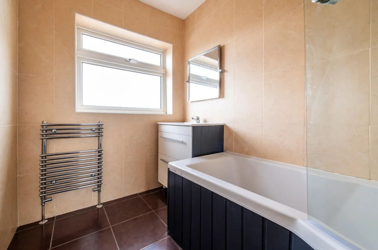 Lewis Road, Gravesend, DA13, photo 15
