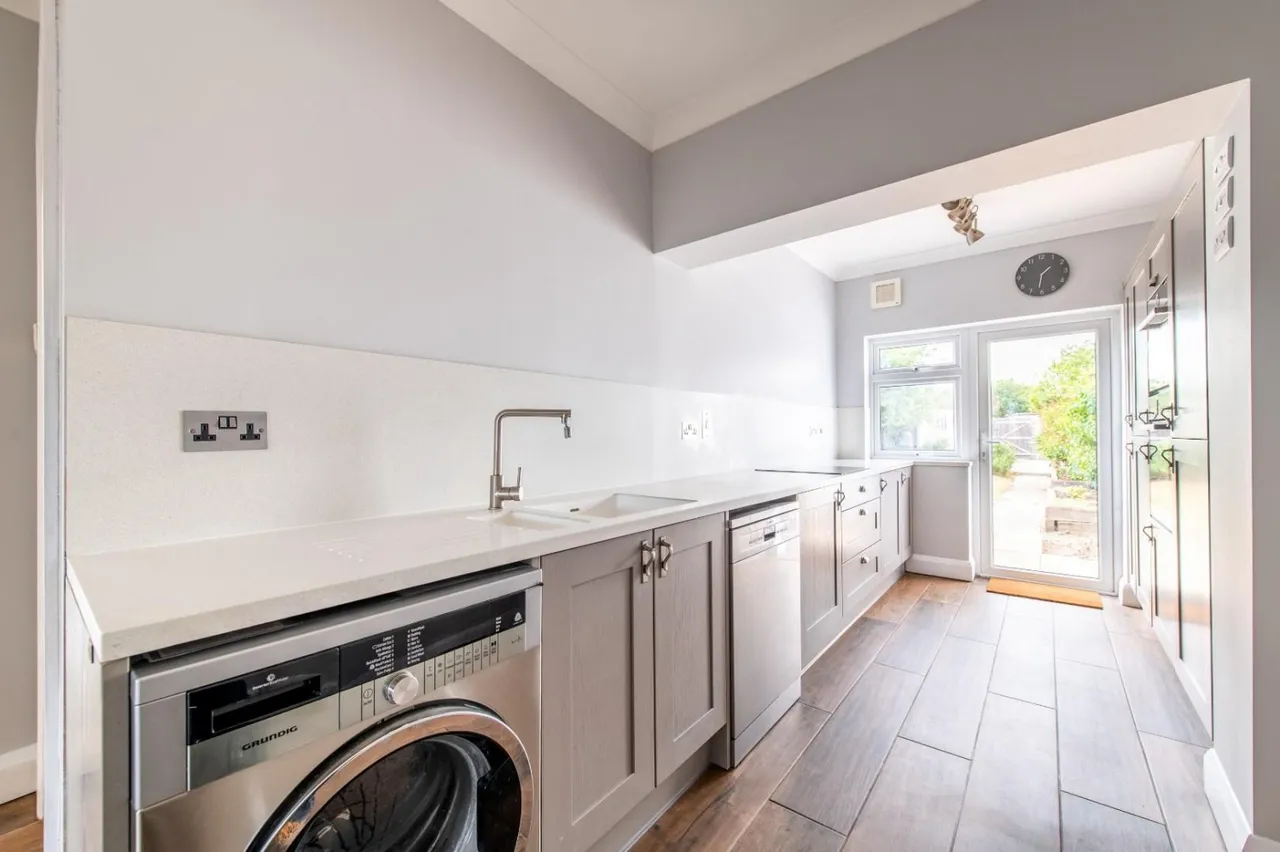Lewis Road, Gravesend, DA13, photo 4
