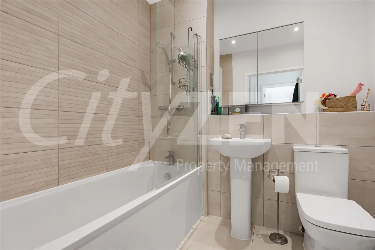 Vousden Grove, London, SE28 0PG, photo 6