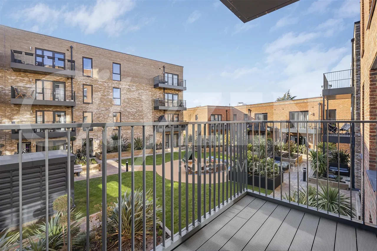 Vousden Grove, London, SE28 0PG, photo 17
