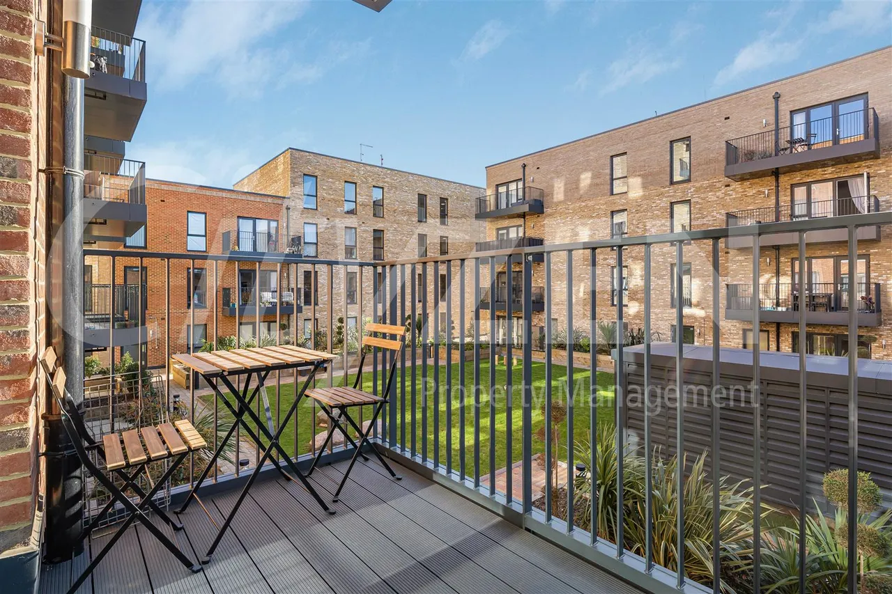 Vousden Grove, London, SE28 0PG, photo 3