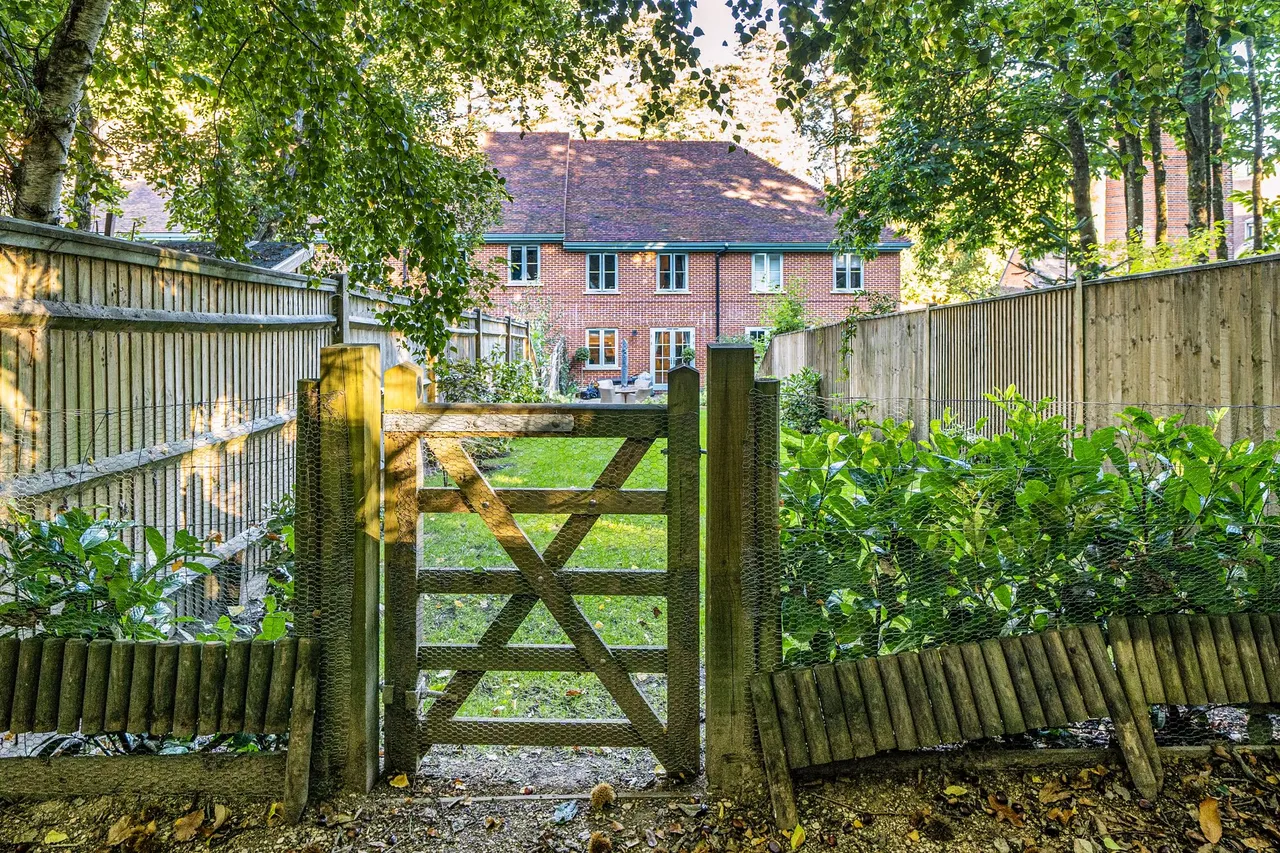 Kings Drive, Midhurst, GU29, photo 4