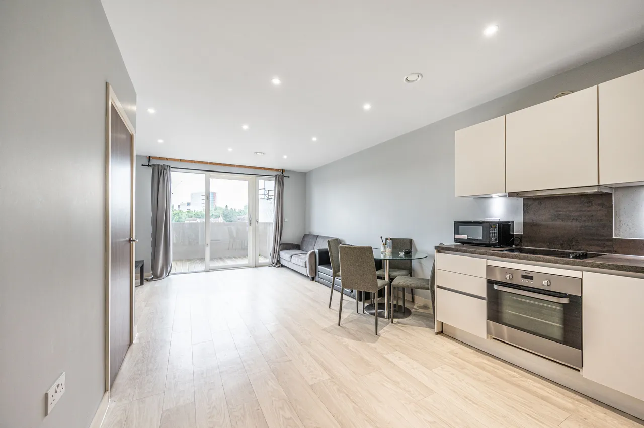 2 bed flat for sale — 17 Greenshank House, 19 Moorhen Drive, London