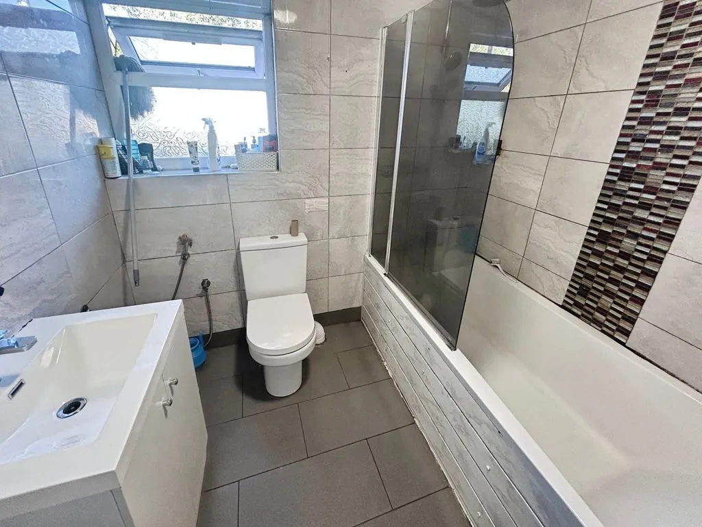 Village Road, Aston, B6, photo 9