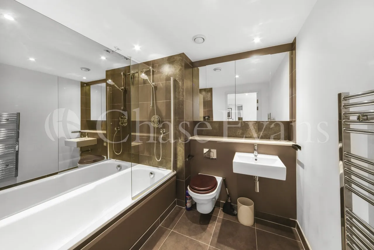 Landmark West Tower, 22 Marsh Wall, Canary Wharf, London, E14, photo 8