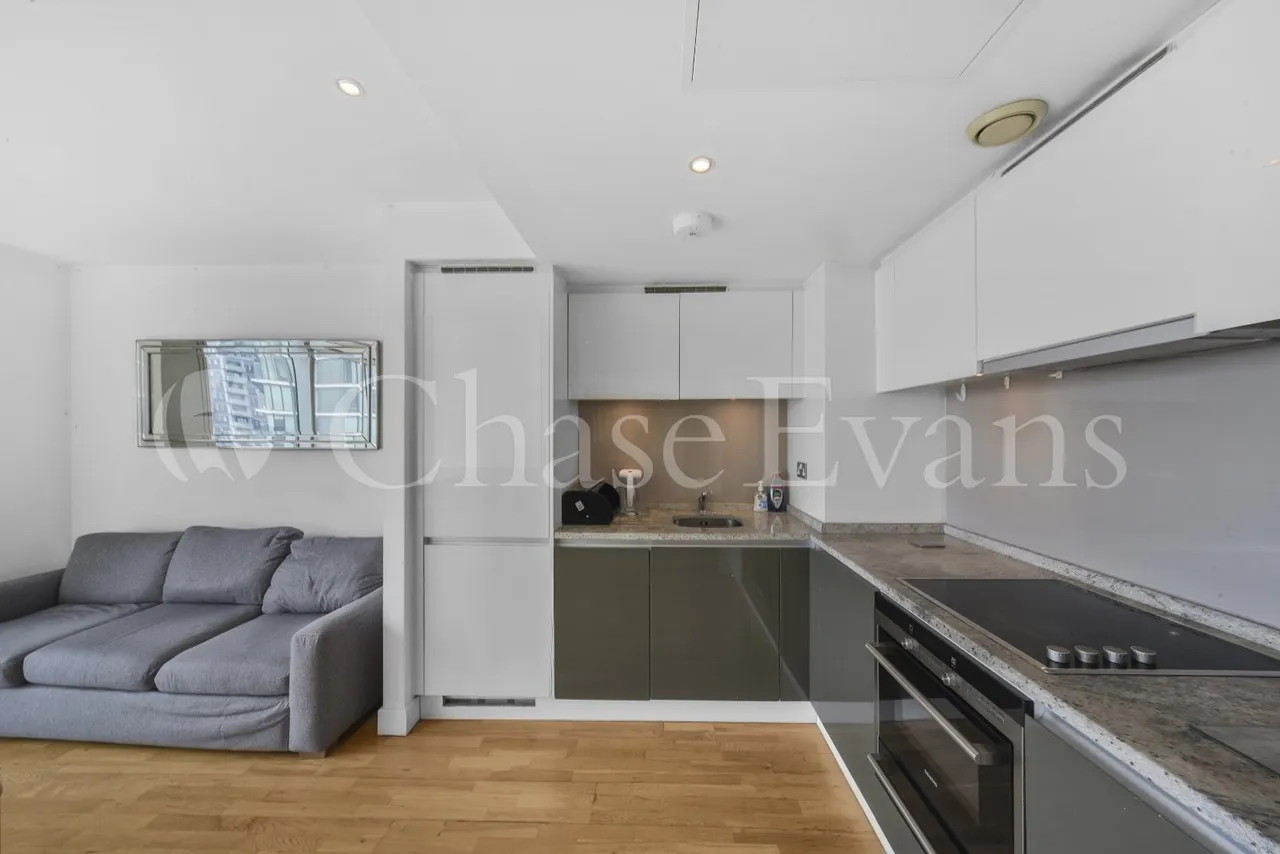 Landmark West Tower, 22 Marsh Wall, Canary Wharf, London, E14, photo 3