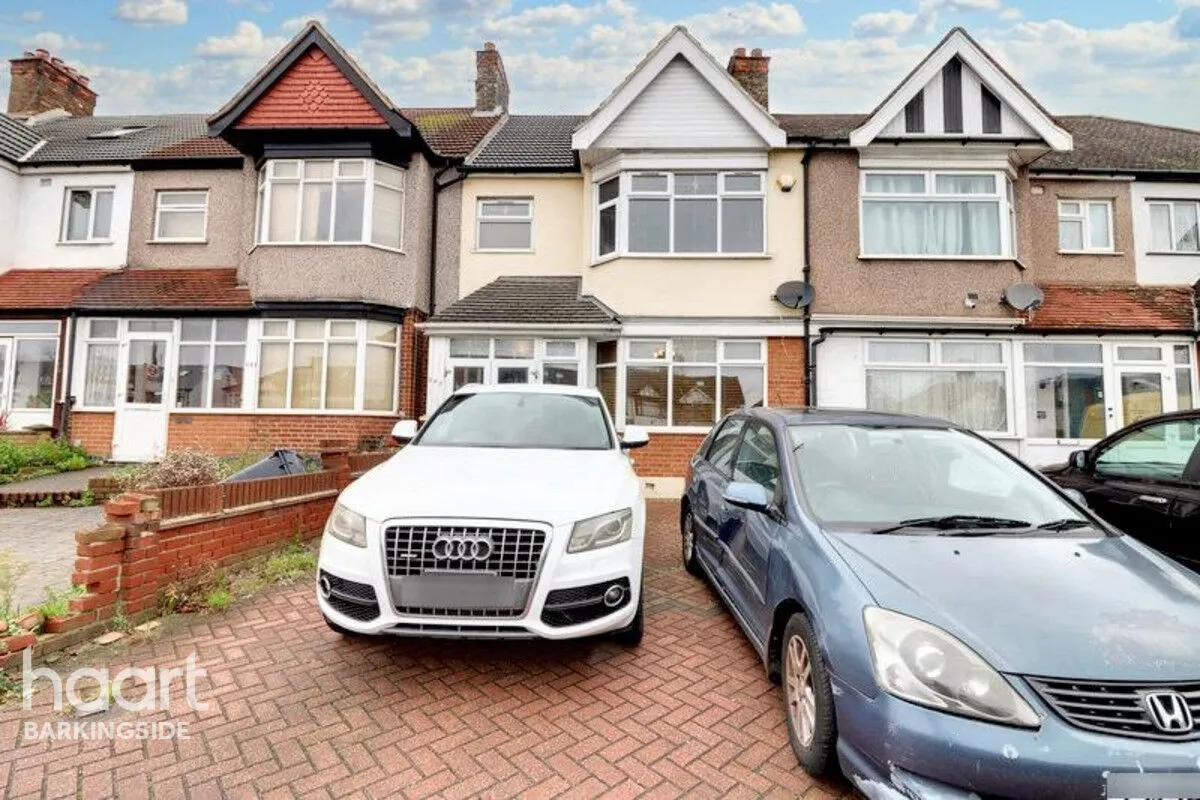 3 bed house for sale, Eastern Avenue, Newbury Park, IG2