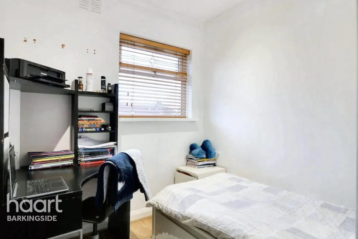 Eastern Avenue, Newbury Park, IG2, photo 12