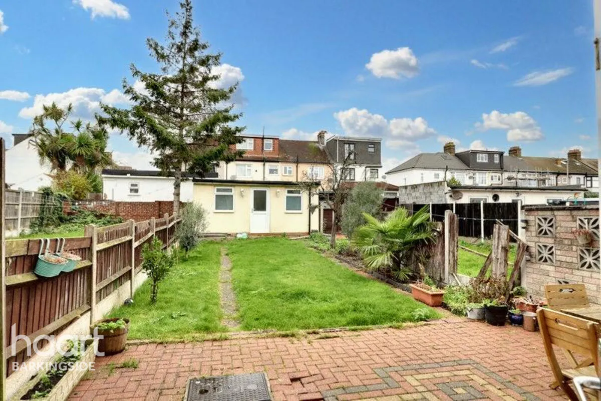 Eastern Avenue, Newbury Park, IG2, photo 16