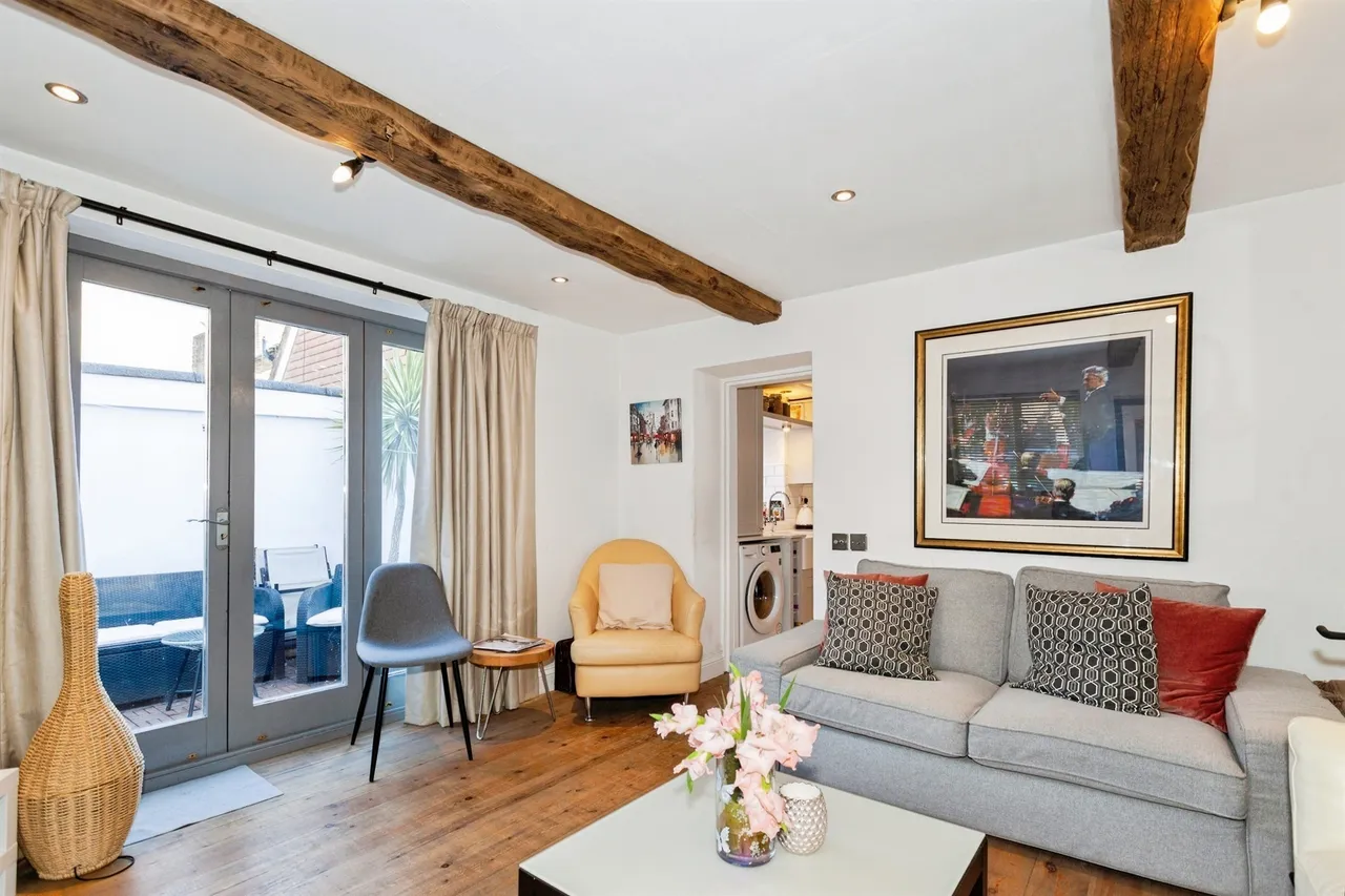 High Street, Colnbrook, SL3, photo 8
