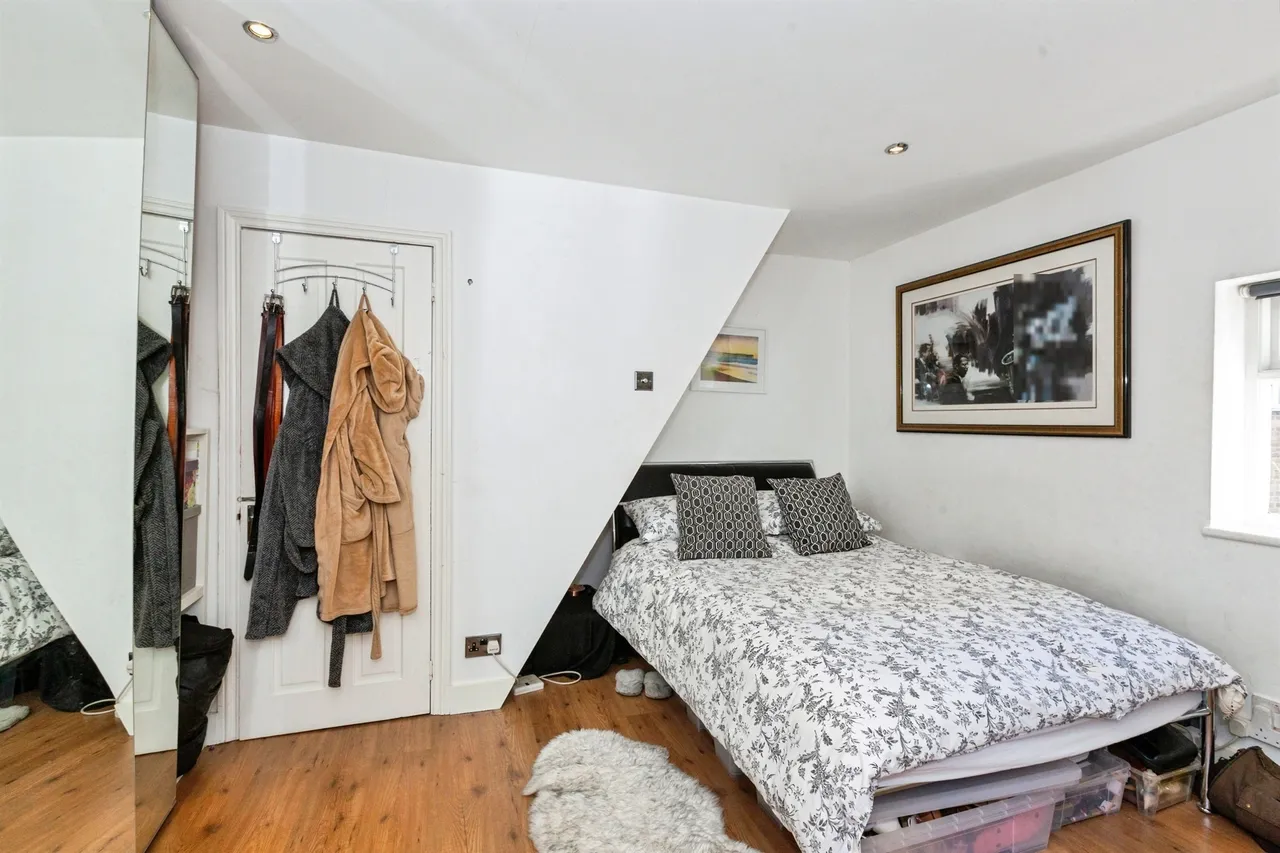 High Street, Colnbrook, SL3, photo 12