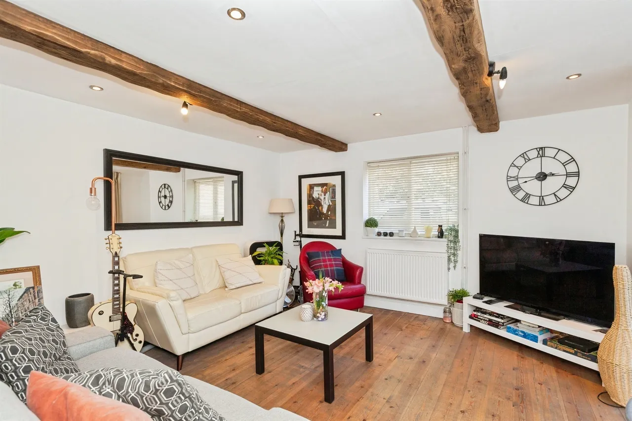 High Street, Colnbrook, SL3, photo 2