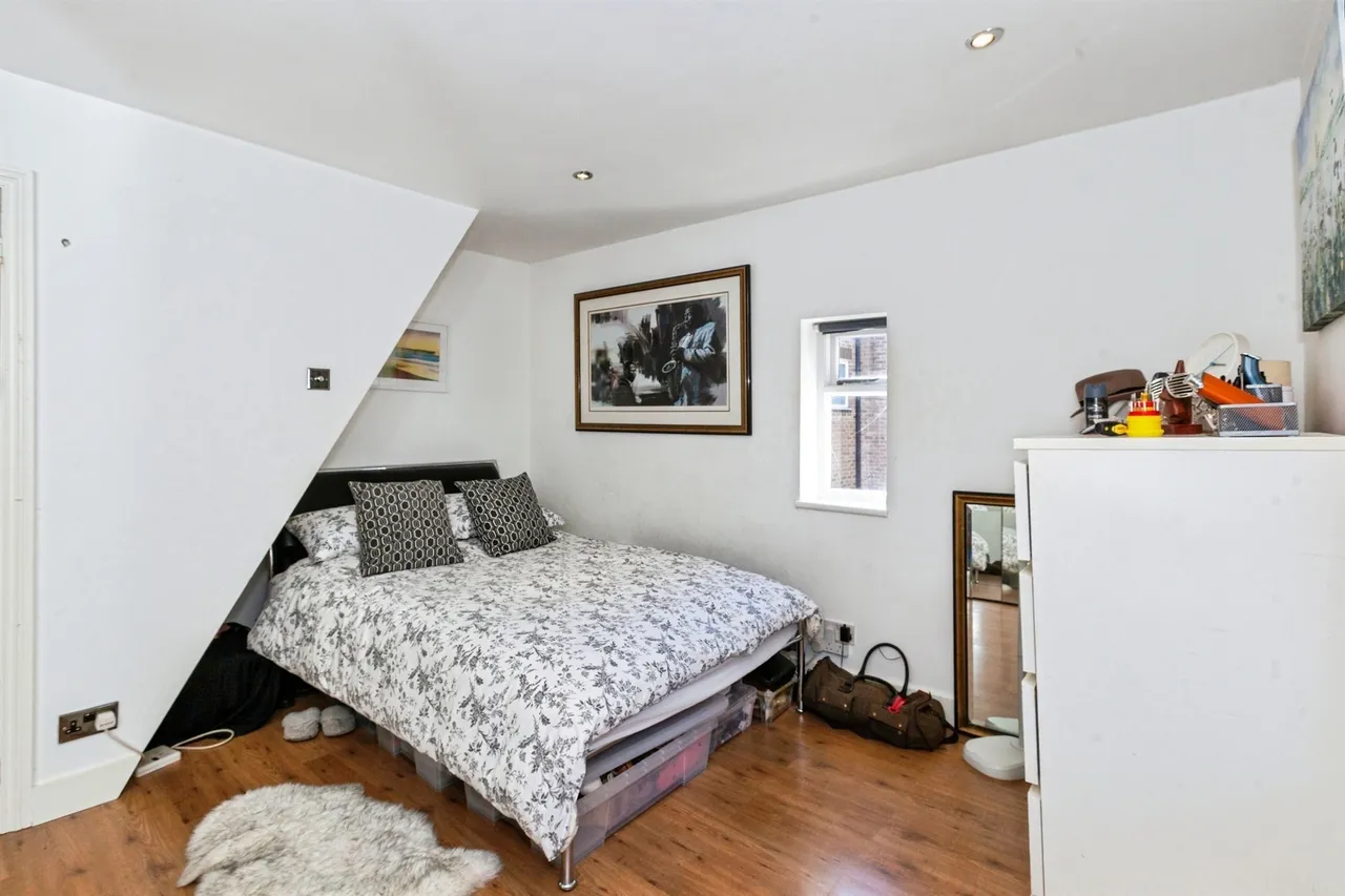 High Street, Colnbrook, SL3, photo 6