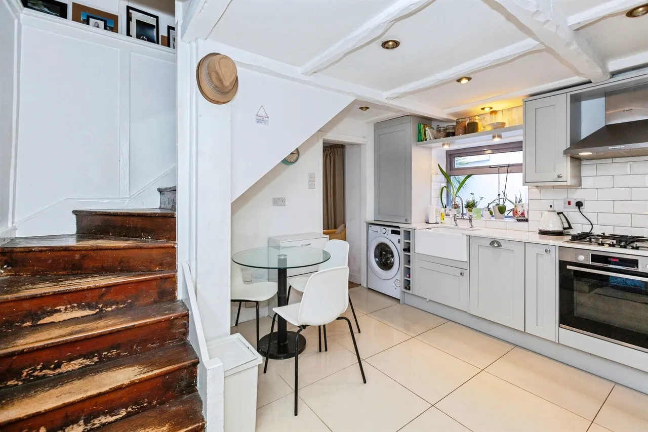 High Street, Colnbrook, SL3, photo 9