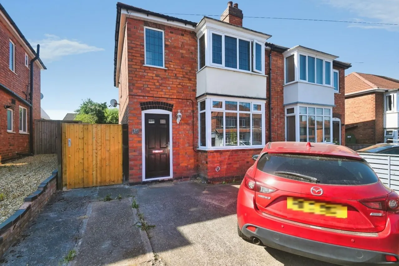 3 bed house for sale — Barcliffe Avenue, Tamworth