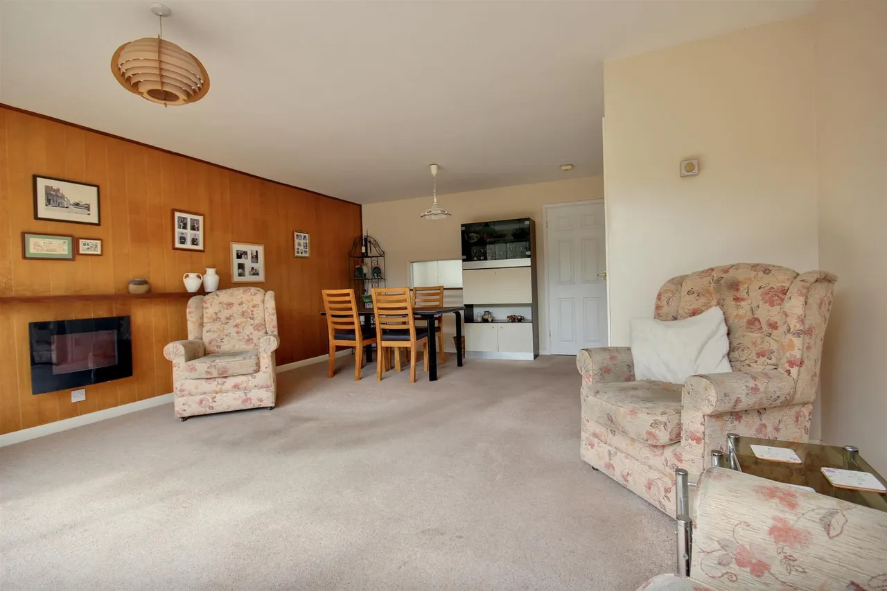 Priory Close, Swanland, photo 10