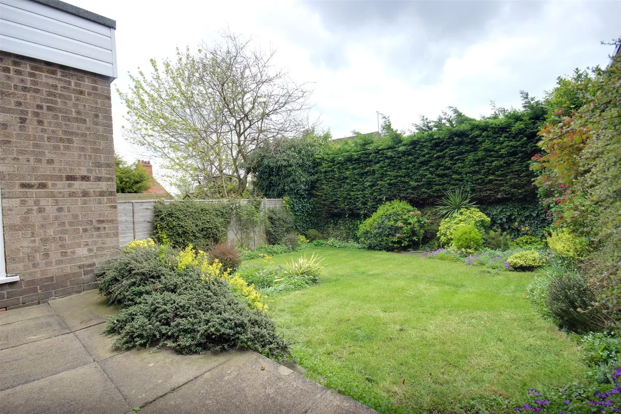 Priory Close, Swanland, photo 12