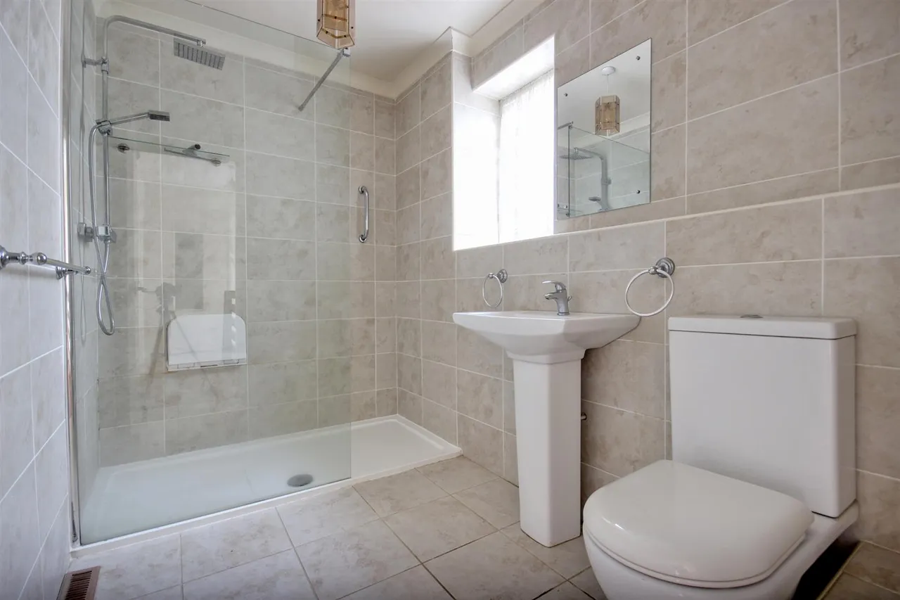 Priory Close, Swanland, photo 13