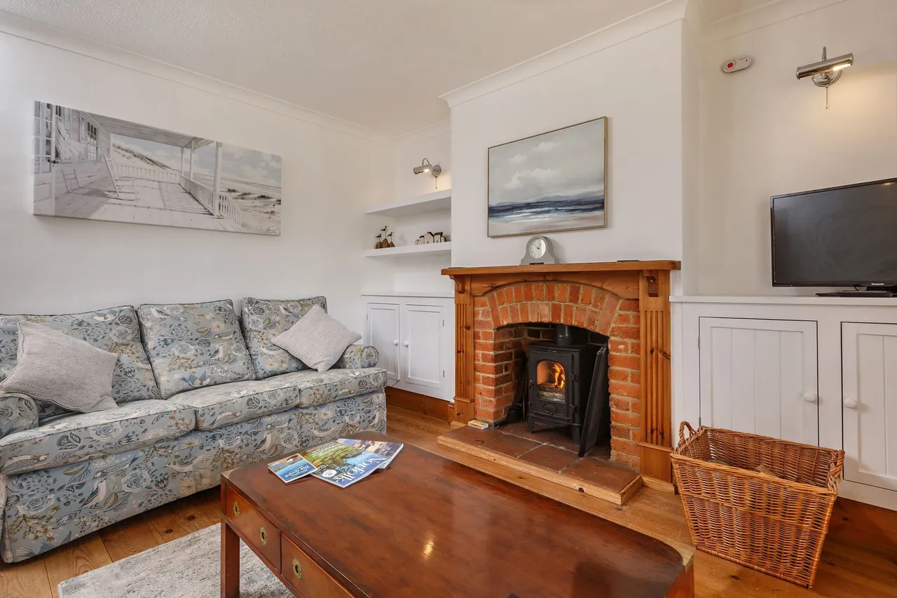 Detached Coastal Three Bedroom Cottag, photo 2